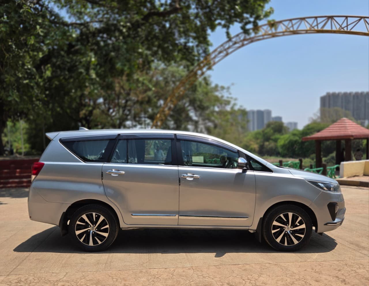 Innova Crysta 